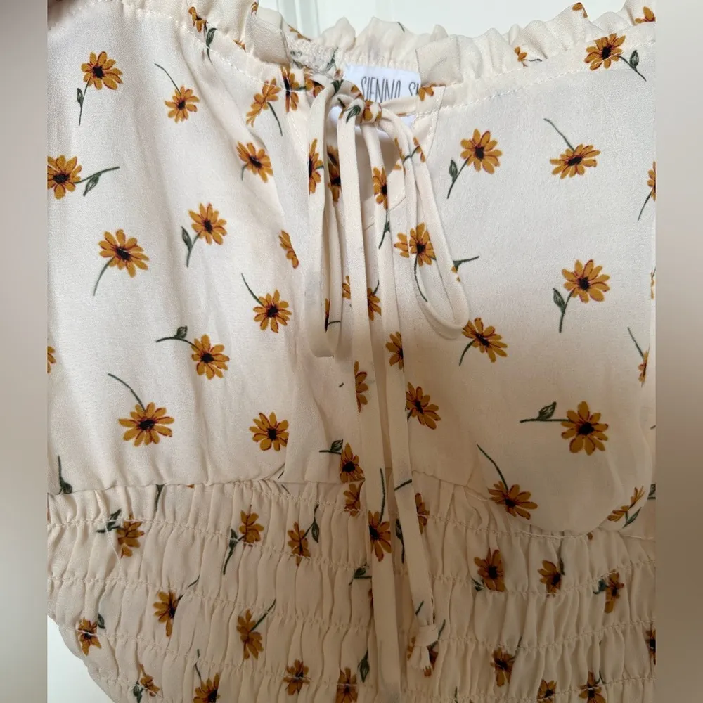 Sienna Sky Floral Daisy Ruffle Cropped Women’s Tank Top Size L‎ - Image 4