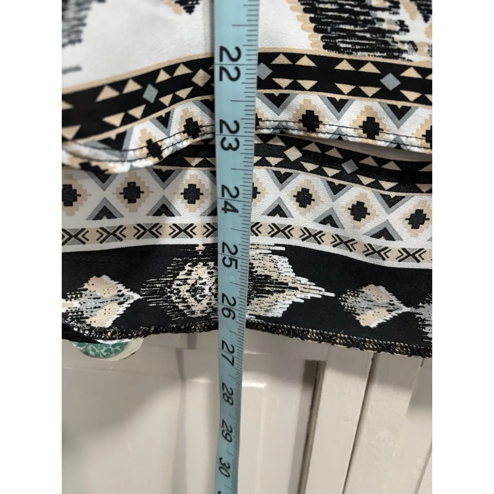 Hippie Rose Aztec‎ Chiffon Zip Back Blouse Size Small Short Sleeve Blk/Tan Boho - Image 2