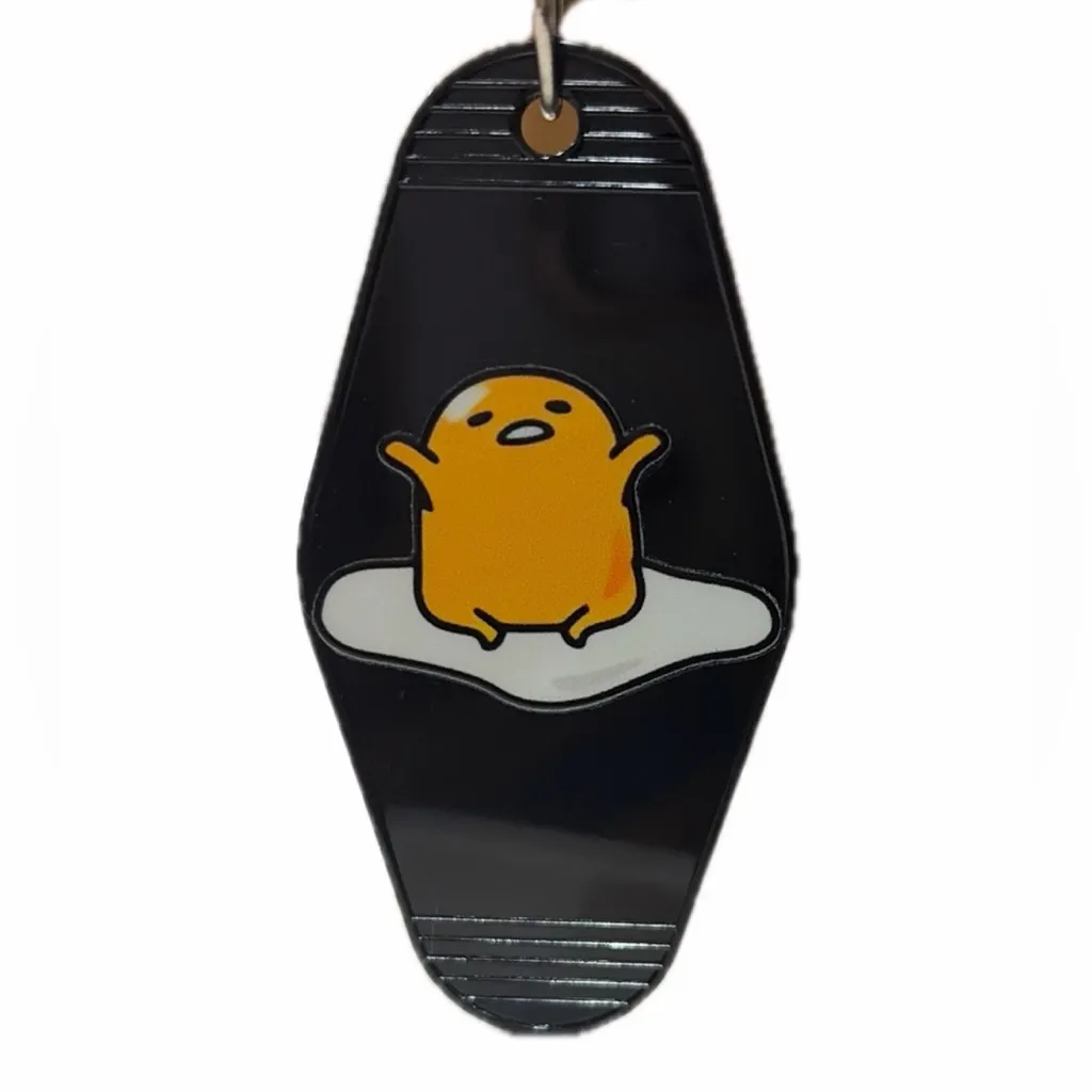 Custom-made Retro Motel-Style Keychain – Gudetama Design - Image 3