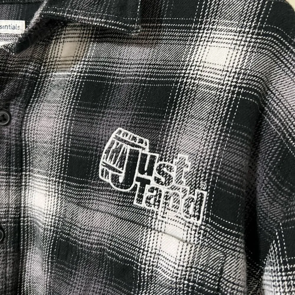 Amazon essentials size medium black white plaid flannel Just Tap’d beer work top - Image 5