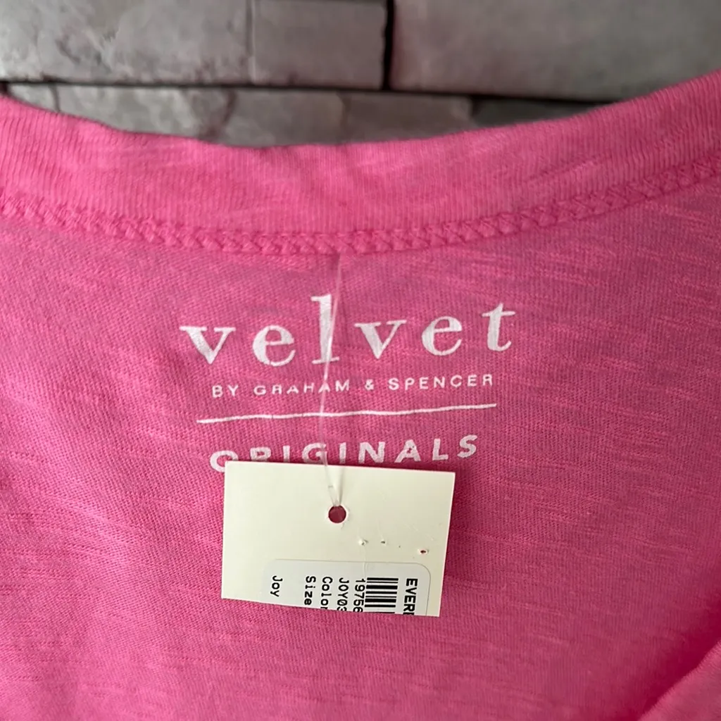 NWT Velvet by Graham & Spencer Bright Pink Tank Top Size M - Image 2