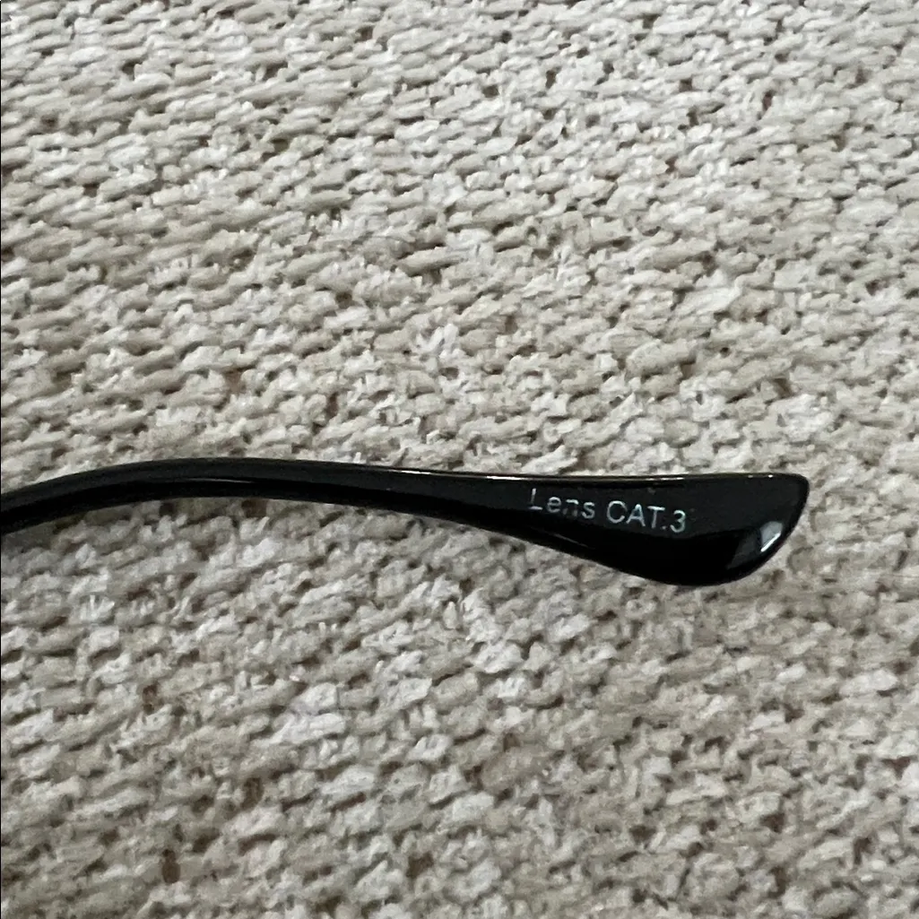 Quay Australia Bold Black Sunglasses frames - Image 6