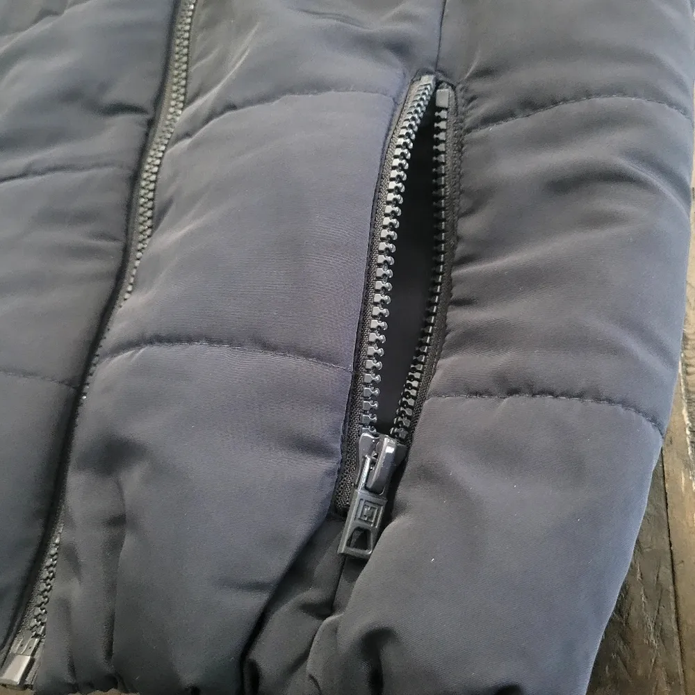 Liz Claiborne Puffer Vest With Faux Fur Lined Hood‎ Women's Size Petite PM - Image 4