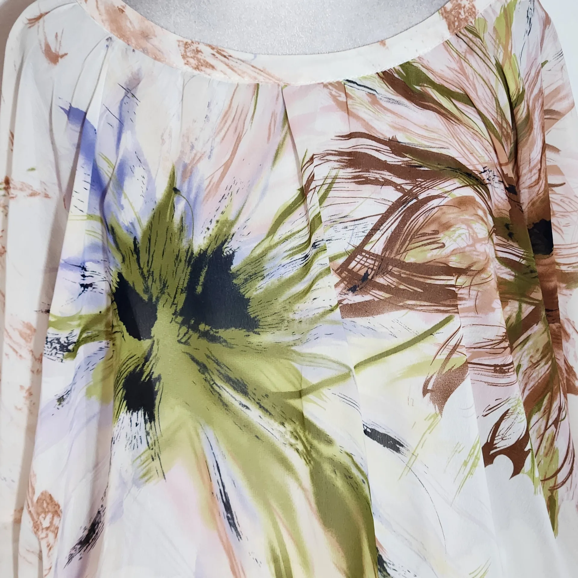 Unique Spectrum Sheer Floral Print Blouse with Smocked Waist NWT Size Medium - Image 3