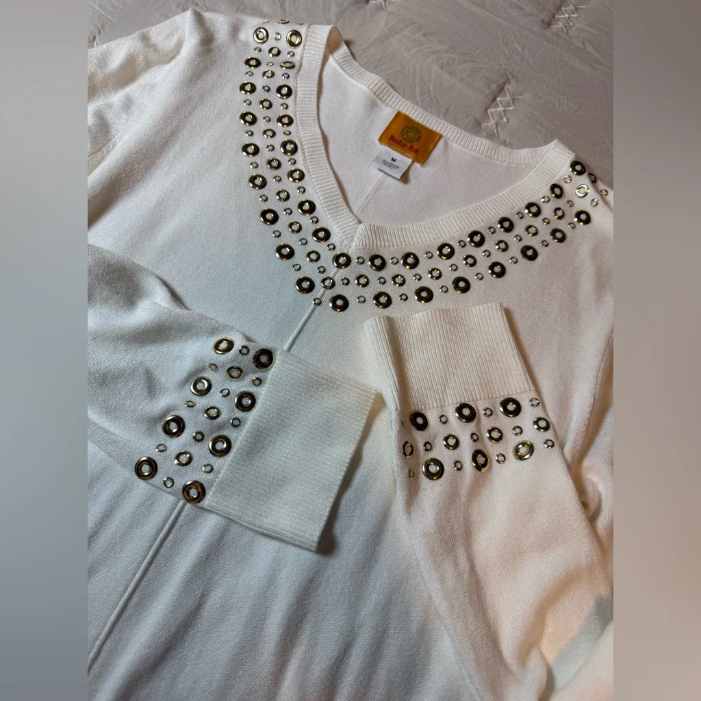 RUDY Rd. Sweater Knit
Grommet Embellished Trim Women’s Sweater size M White Size M - Image 8