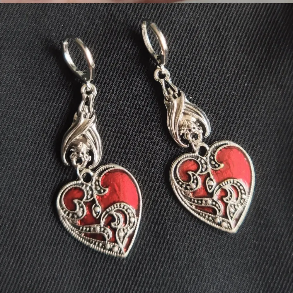 1 Pair‎ Gothic Bat Heart Love Shape Pendant Round Buckle Silver Plated Earrings - Image 6