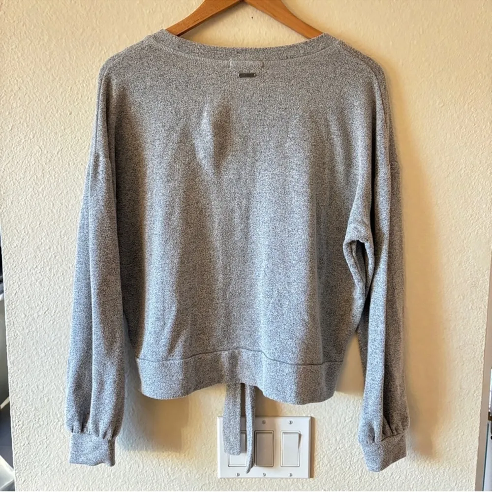 Billabong Women’s Gray Tie-Front Long Sleeve Top, Large - Image 2