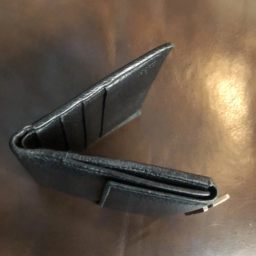 GUCCI Black Lambskin Bifold Wallet with Silver G  Clasp Vintage - Image 10