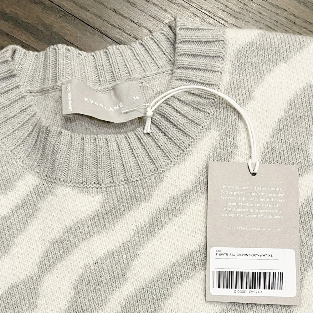 Everlane NWT The Alpaca Tiger Jacquard Crewneck XS Gray Cream - Image 4