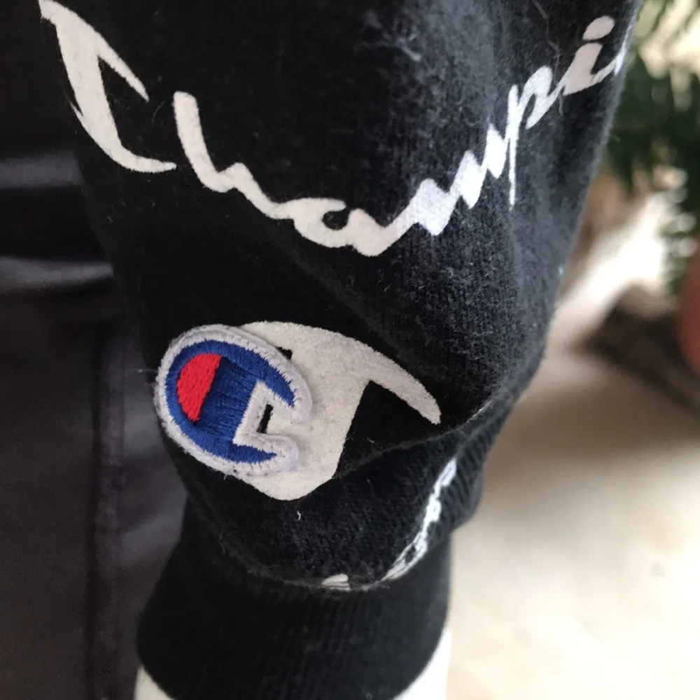 Champion Cropped Black White Sweatshirt Women's Size Small - Image 4