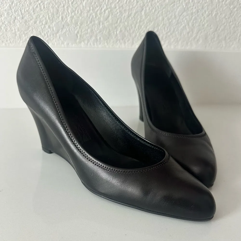 Salvatore Ferragamo Fondente Black Wedge Pump Heels Napa Calf Leather Size 8.5 - Image 2