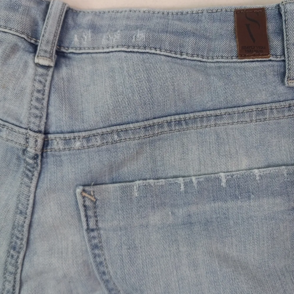 Simply Vera 6 31 Short Embroidered Light Blue Distressed Denim Cuffed Shorts - Image 5