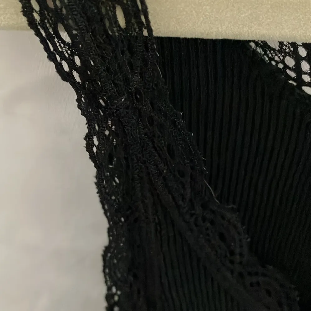 : Black, lace trimmed, ribbed tank top- size XL - Image 3