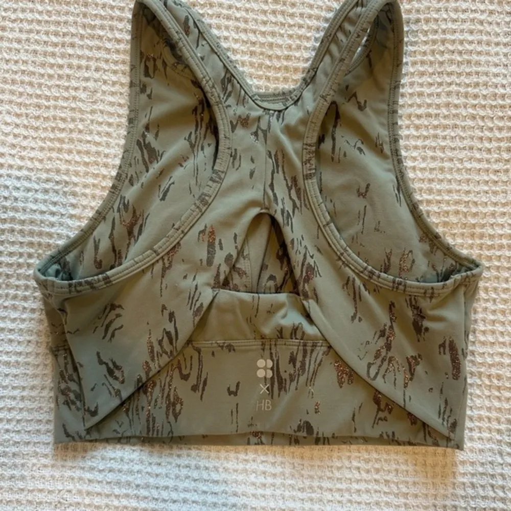 NWOT Halle Berry X Sweaty Betty Athena XS super soft bra green foil print - Image 8