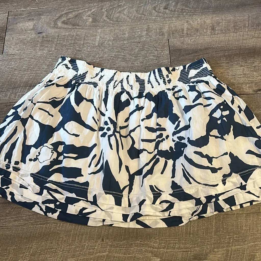 SO Blue White Floral Mini Skirt Size‎ Large - Image 4