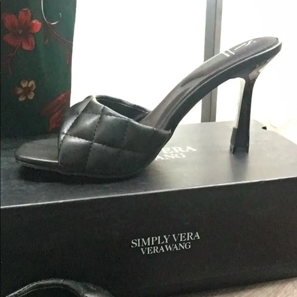 New in Box Simply Vera Vera Wang Women’s Quilted Slip On Dressy Heeled Sandal Black Size 7.5 - Image 9