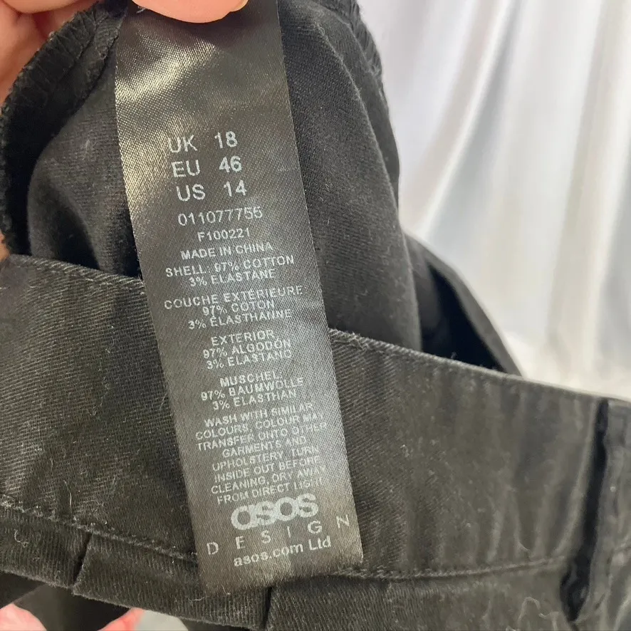 ASOS DESIGN Black Pleated Cuffed High Waist Cotton Blend Shorts US 14‎ - Image 2