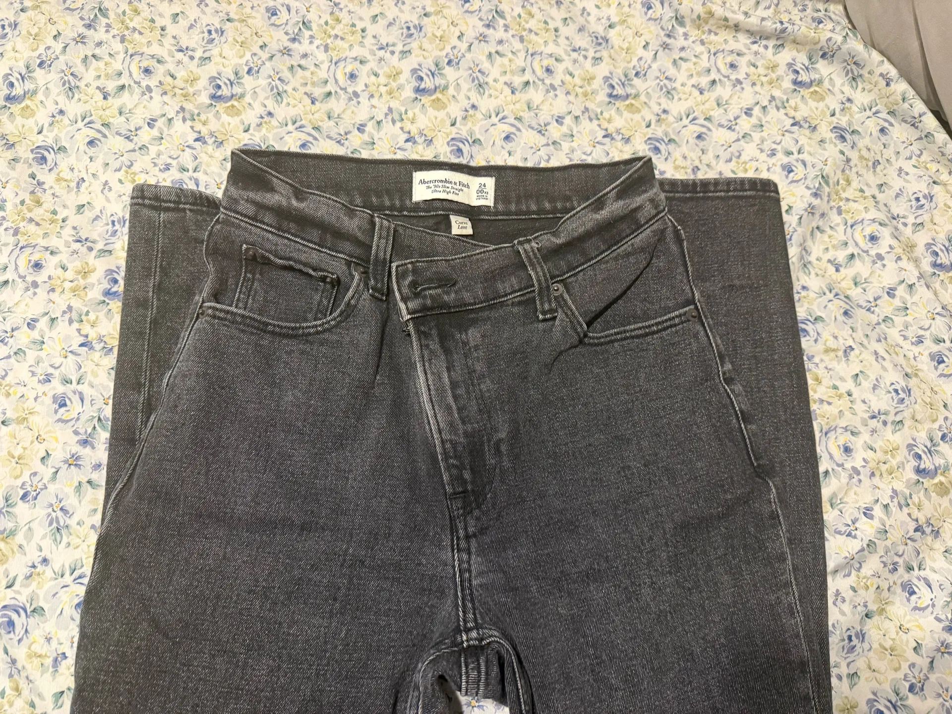 Abercrombie Jeans - Image 2