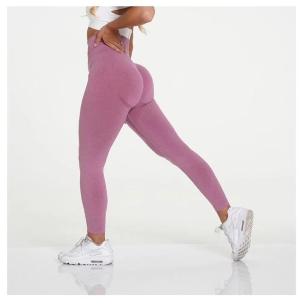 NVGTN Contour Curve Seamless Rose Pink‎ Leggings Size Medium - Image 2