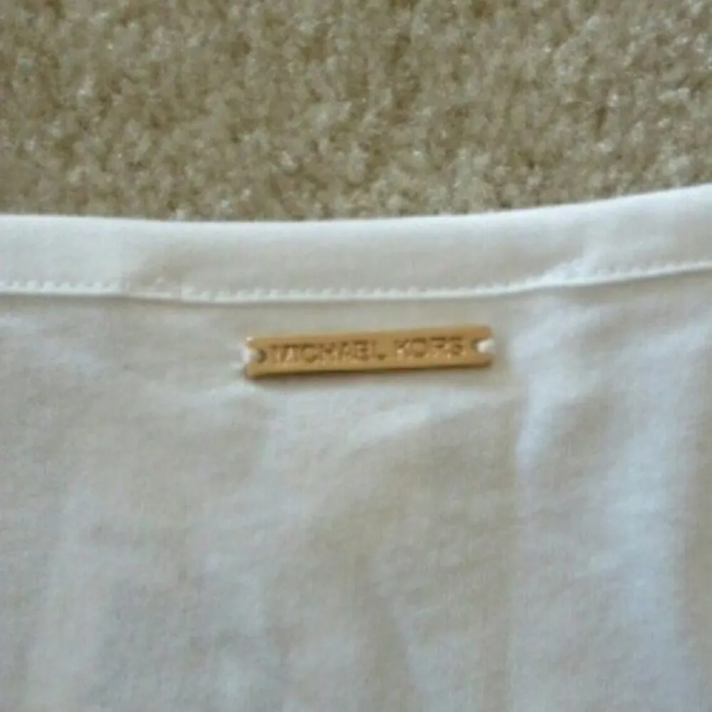 Michael Kors white and gold tee. S-M - Image 3