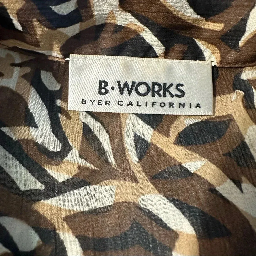 Byer California B. Works  women's size small sheer Brown button down blouse - Image 4