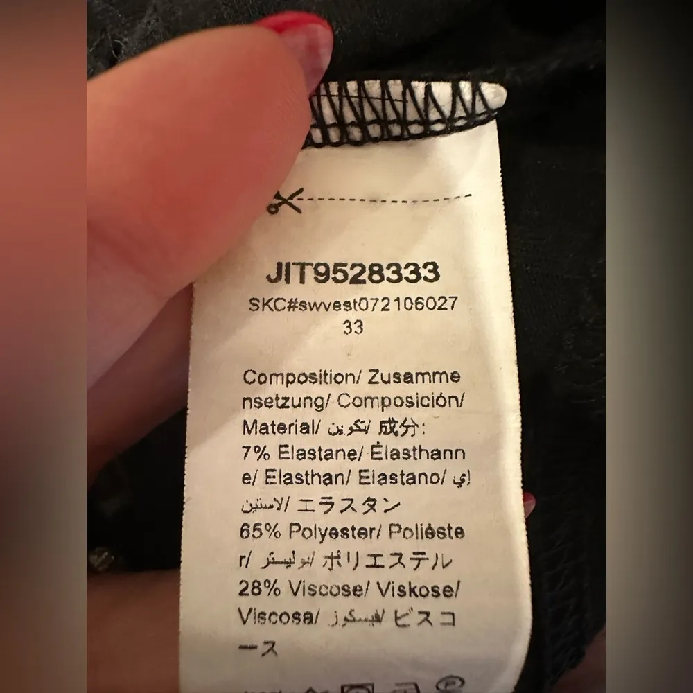 SHEIN BLACK HALTER TOP V NECK OPEN BACK - Image 4