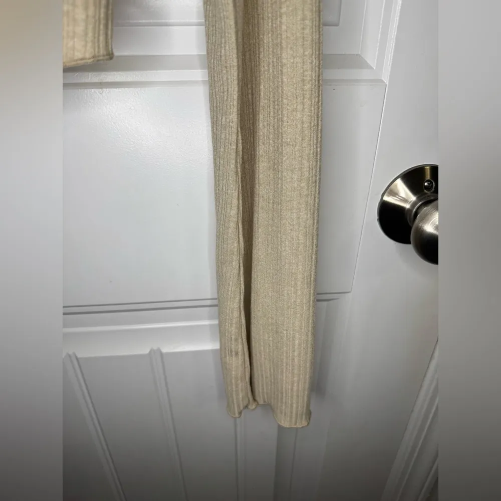 ASTR The Label Tan Long Bell Sleeve Ruched Crop Top - Image 3