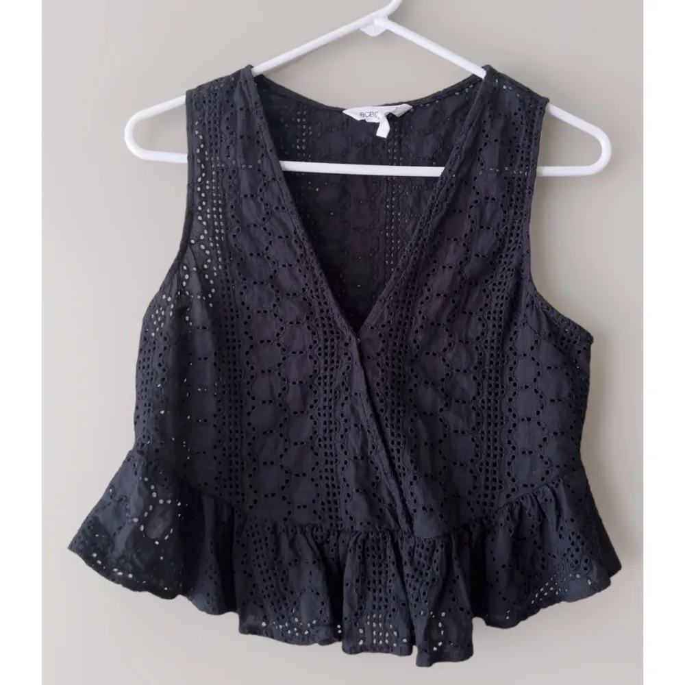 BCBGeneration women's black eyelet crop top Size S - Image 3