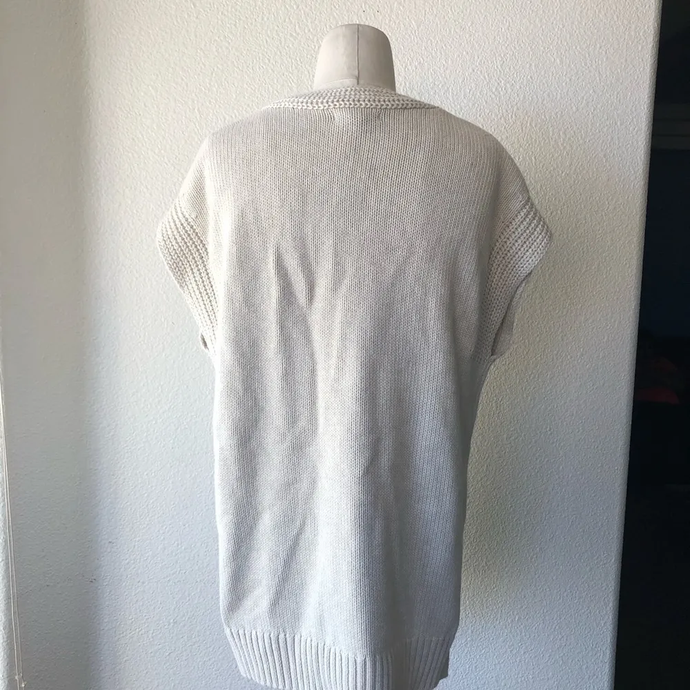 Gap sweater vest cream in color never worn NWOT oversized coastal grandma - Image 2