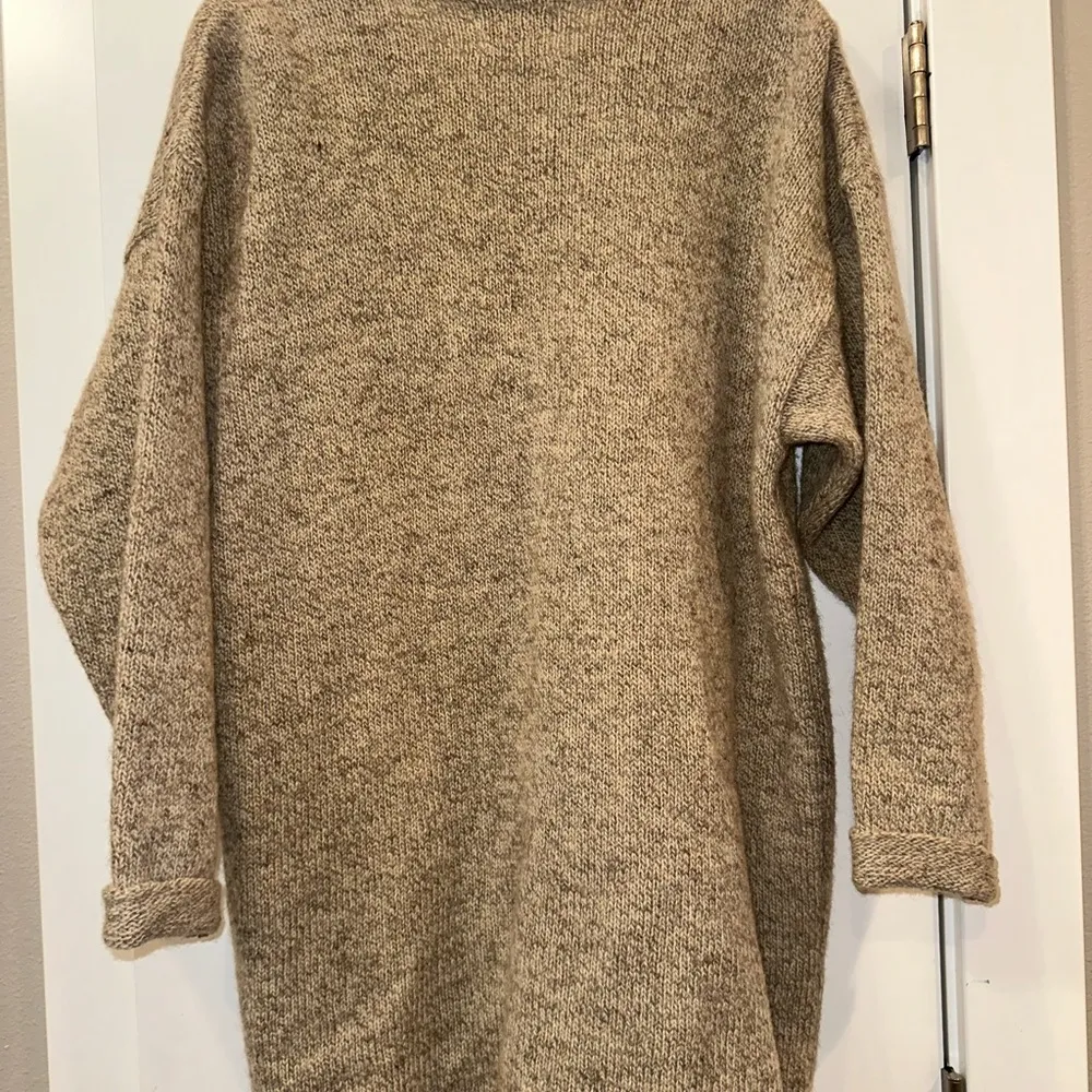 Vtg  button down collared long tan wool cardigan Large - Image 2