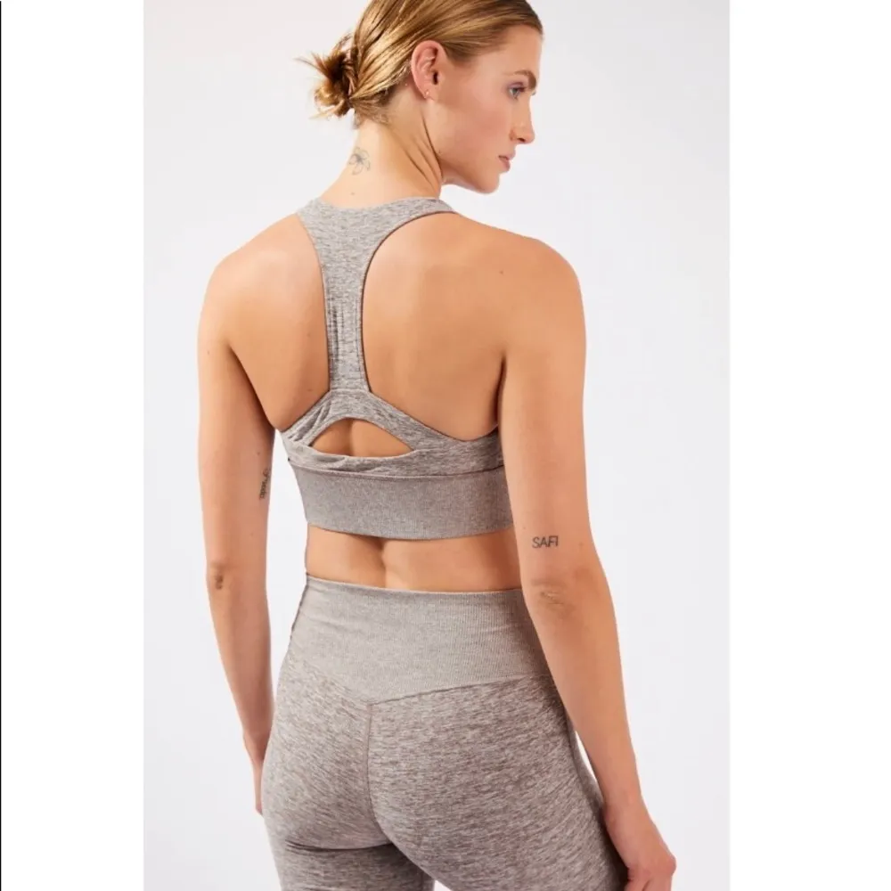 Alo Yoga - Alosoft Serenity Bra in Gravel - Image 2