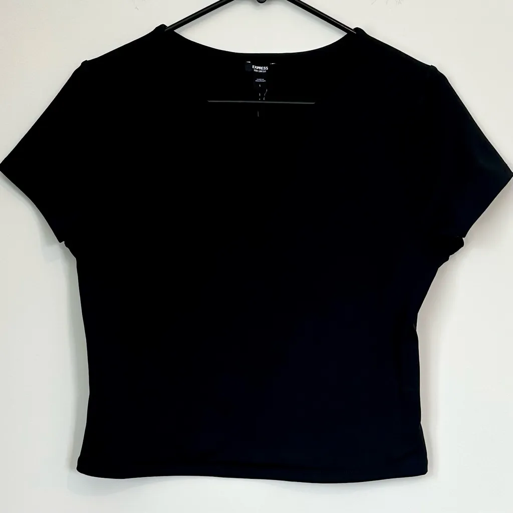 NWT Express Black Body Contour High Compression Cropped Tee - Size: Large - Image 2