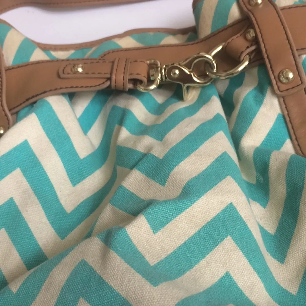 FINAL MARKDOWN Ladies chevron bag - Image 2