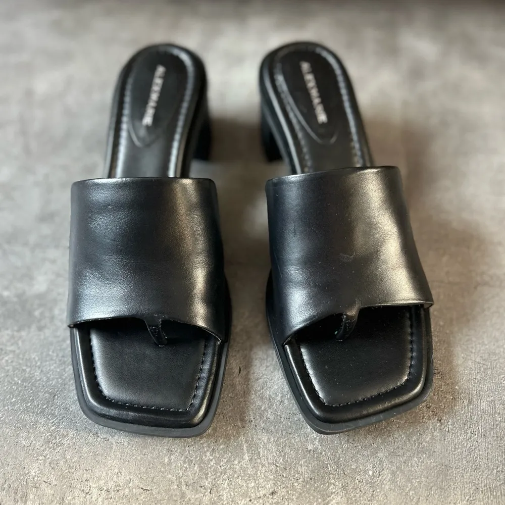 Alex Marie Mules Sandals Heels Size 8.5 NWT - Image 2