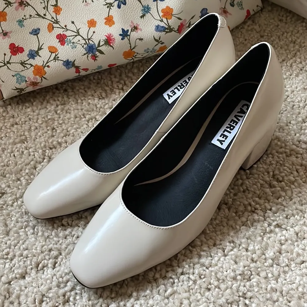 Caverley designed in Australia beautiful off white leather block heels - Image 2