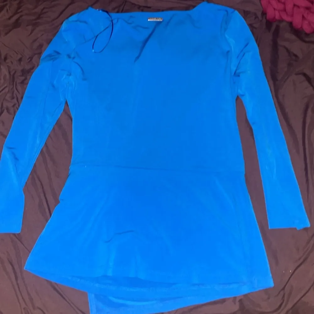 Women's Ring Twist Asymmetrical-Hem Top - Image 13