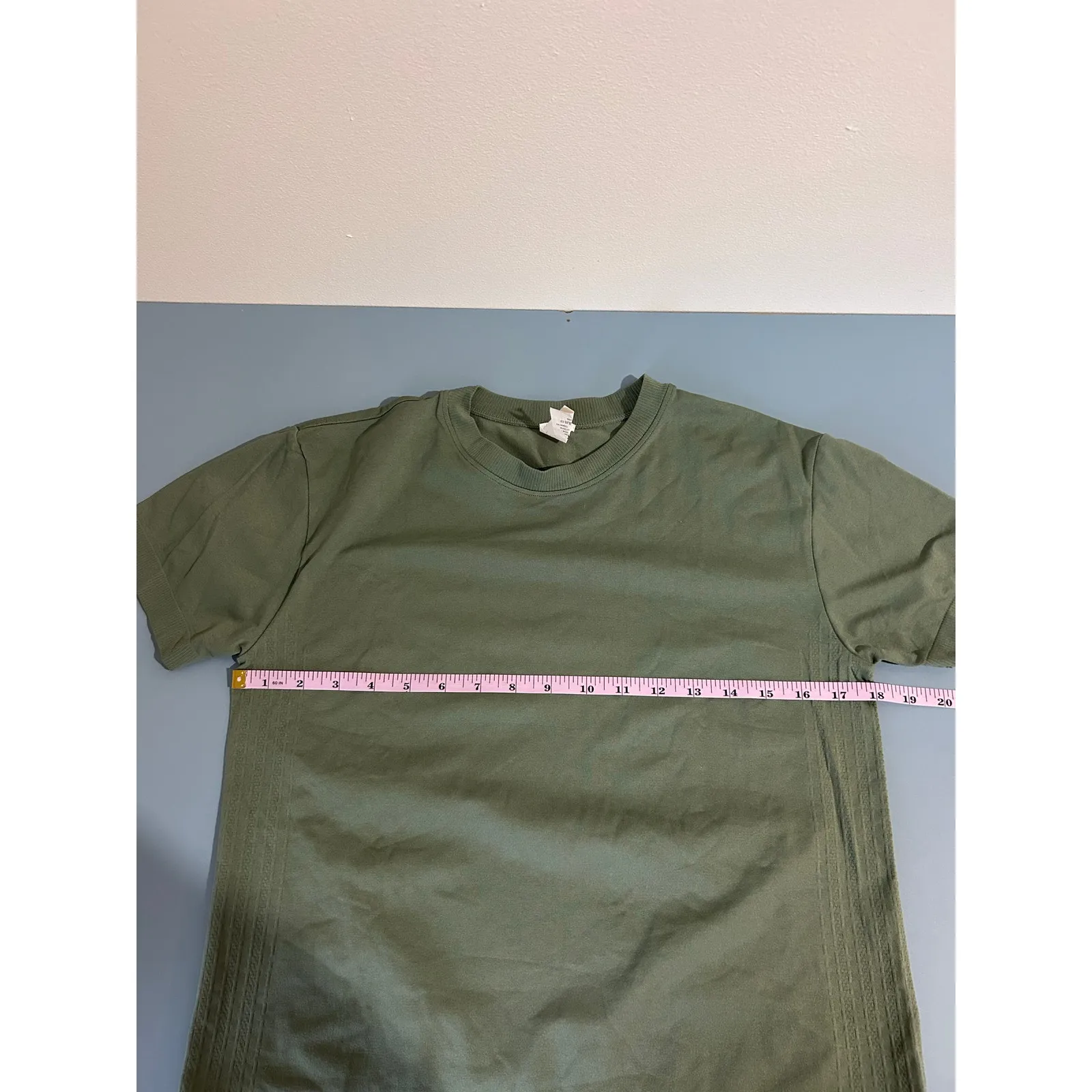 Ryka seamless athletic shirt olive green size S hiking running outdoors - Image 7