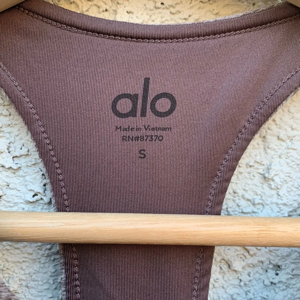 Alo Yoga - Alosoft Serenity Bra in Gravel - Image 6