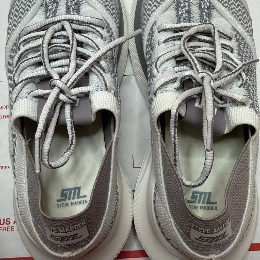 STEVE MADDEN ELEVATE 3 GREY WHITE. SIZE 8 - Image 9