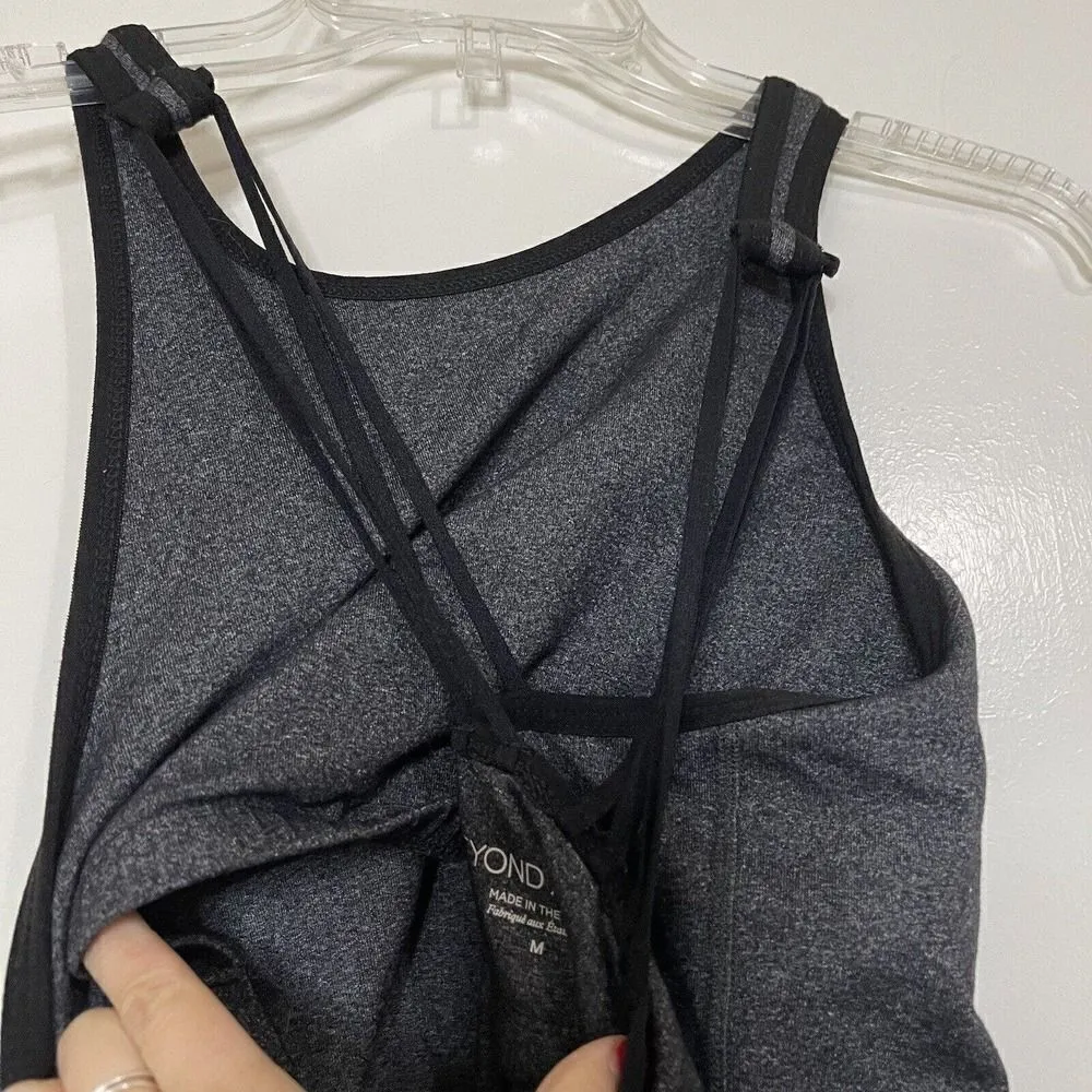BEYOND YOGA gray unlined shelf bra side mesh pocket tank top size medium - Image 7