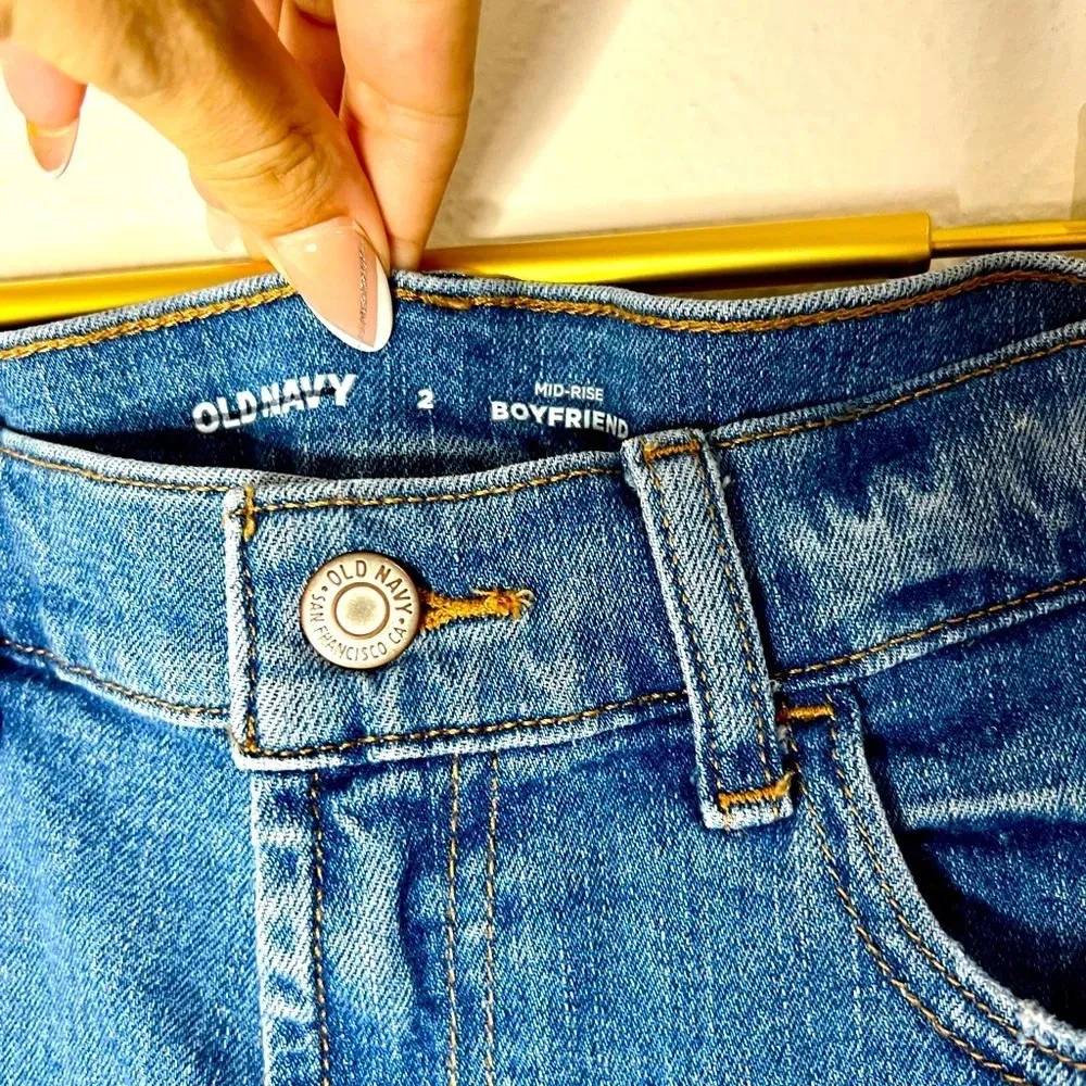 🆕 Old Navy Mid Rise Boyfriend Jean Shorts - Image 4