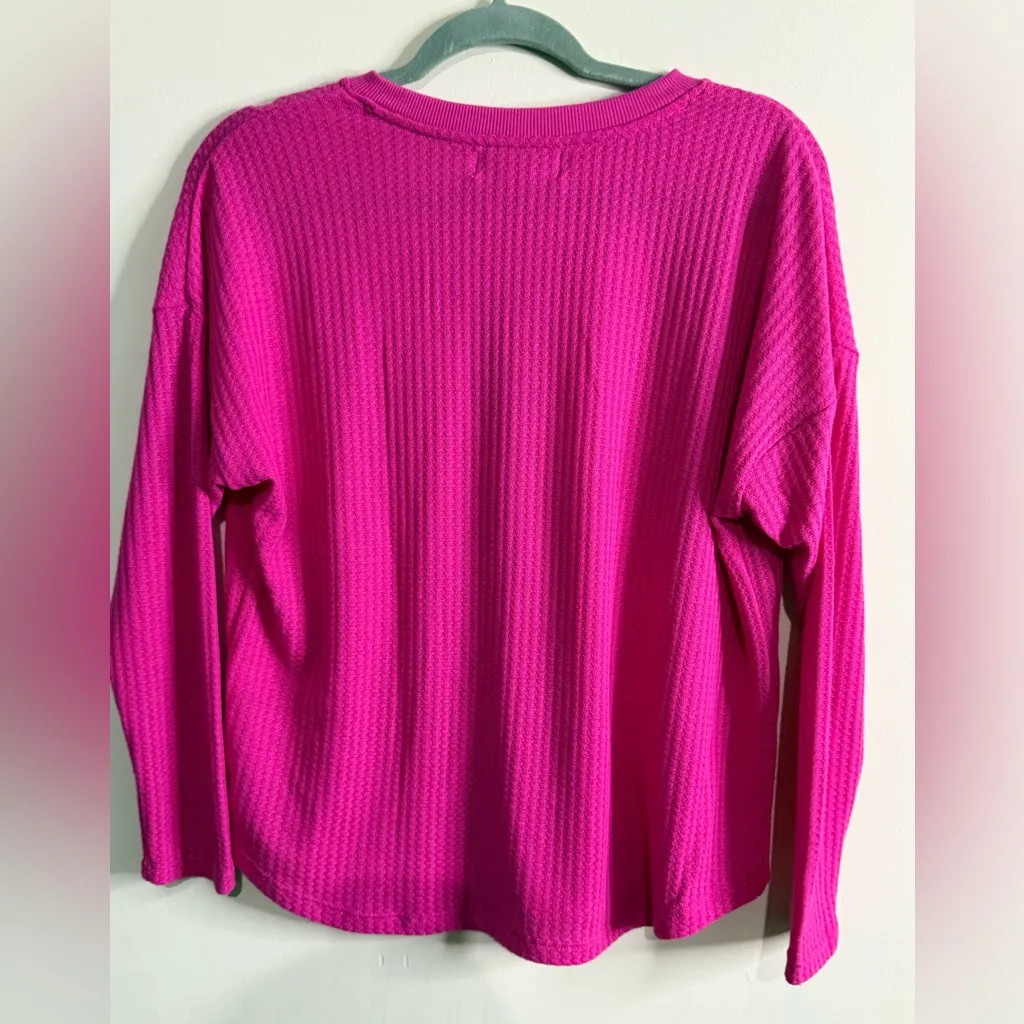 Calvin Klein waffle knit  V-Neck Sweater - Image 5