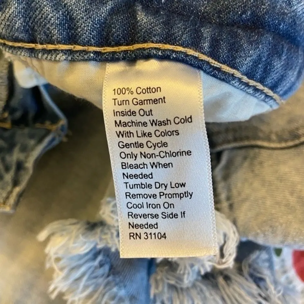 Short Distressed Denim Shorts Size 5R - Image 2