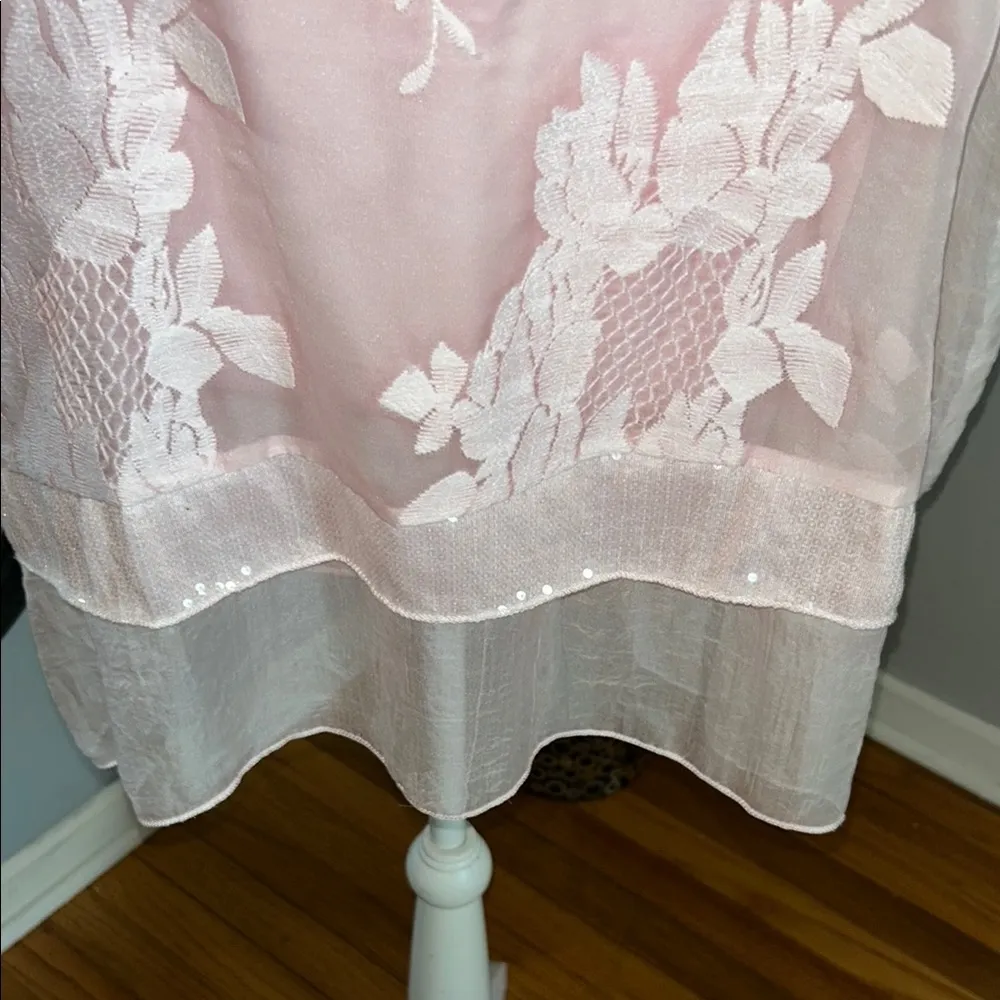 Simply Couture. Elegant Pink Lace Women's Top - Image 2
