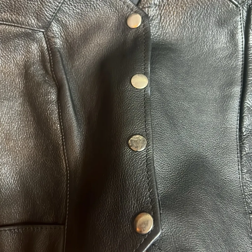 Harley Davidson Embroidered Genuine Leather Motorcycle Riding Vest Pocket Snap Black - Image 7