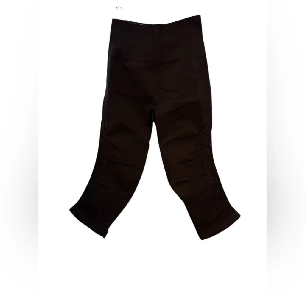 Lululemon Black Seamless Compression Crop Leggings high rise athleisure yoga - Image 3