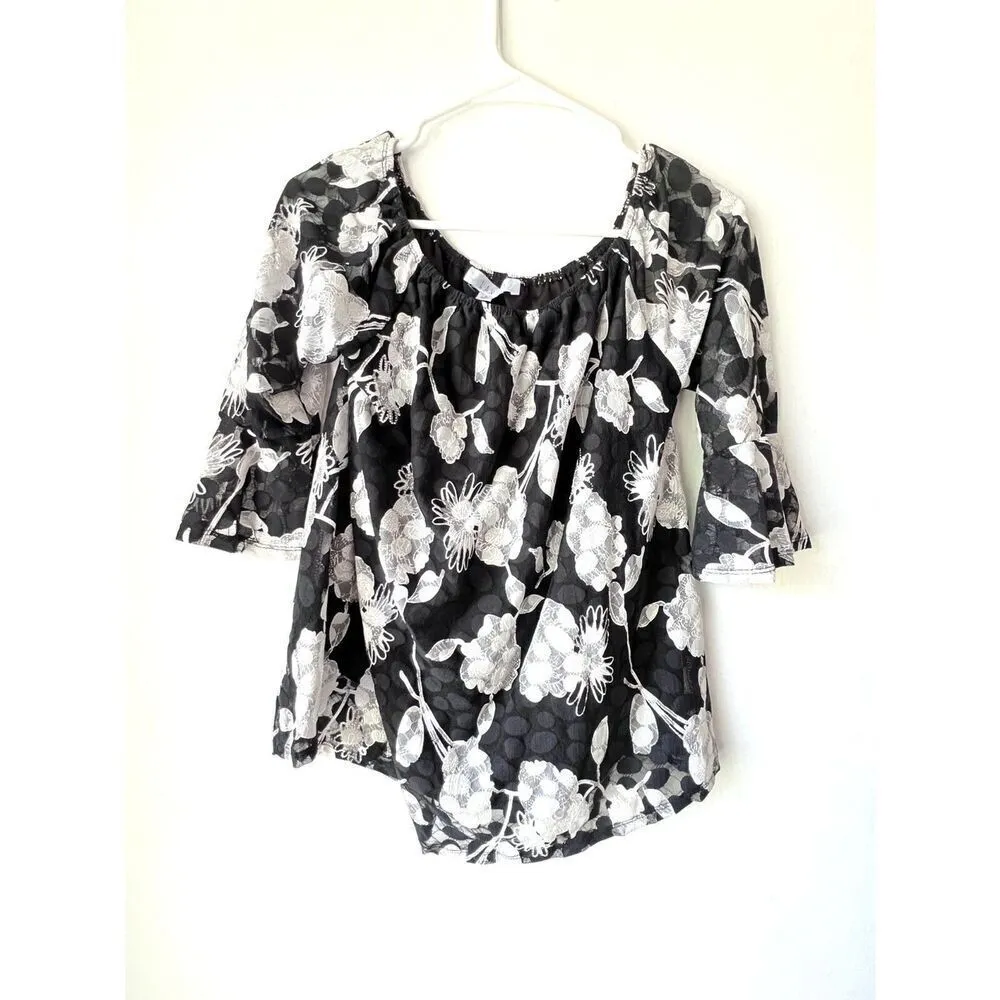 Women's top short sleeve black white floral 3/4 sleeve blouse casual size S. - Image 6