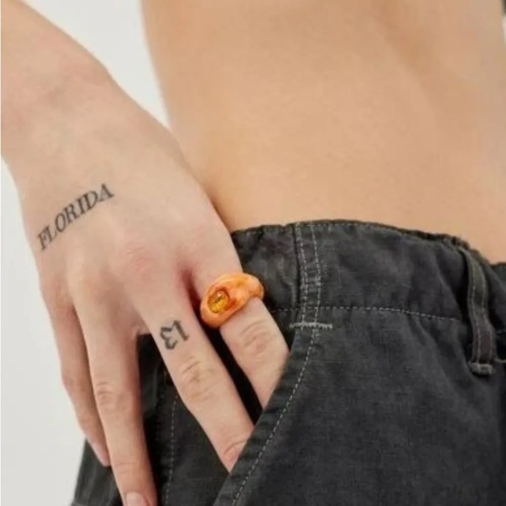 Urban Outfitters Statement Rhinestone Ring 
Chunky Funky Orange Space Size 7 - Image 4