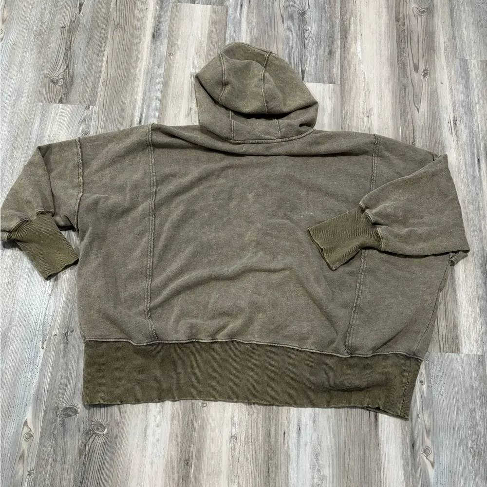 We The Free/ Hooded Sweatshirt OverSize Medium - Image 2