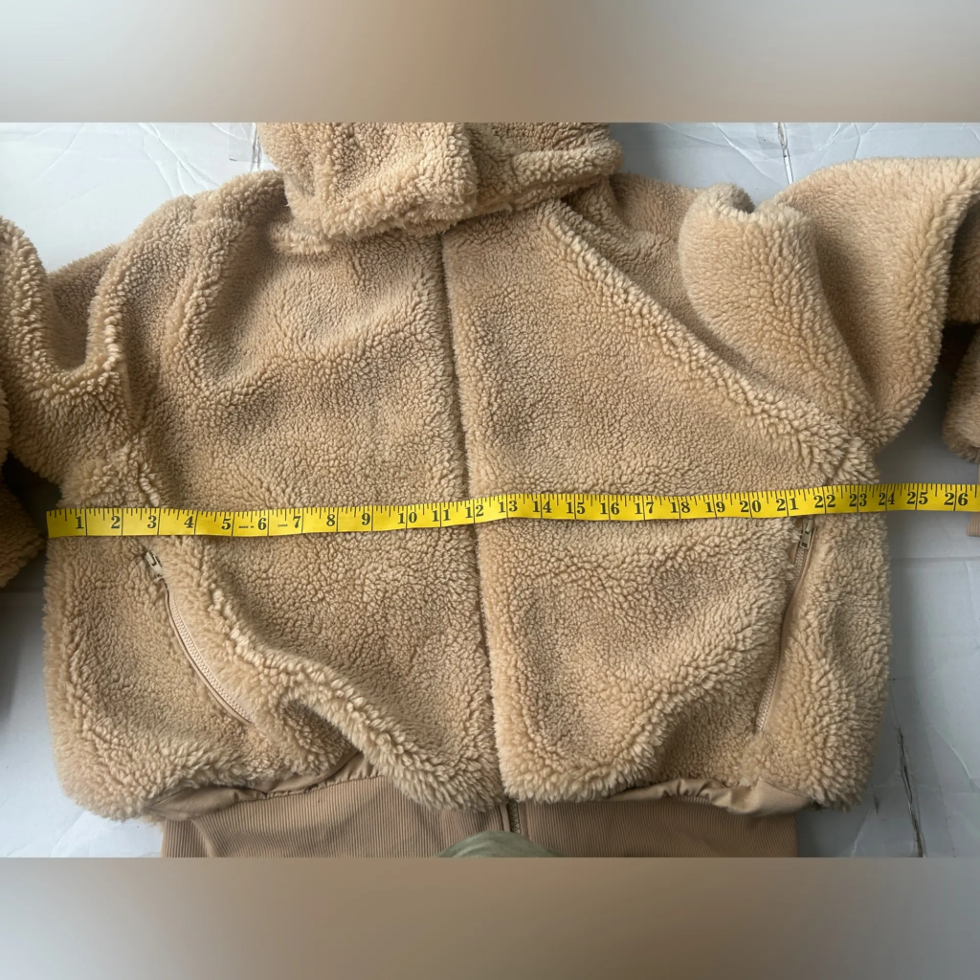 ALO Yoga Foxy Sherpa Jacket in Camel Beige - Image 10